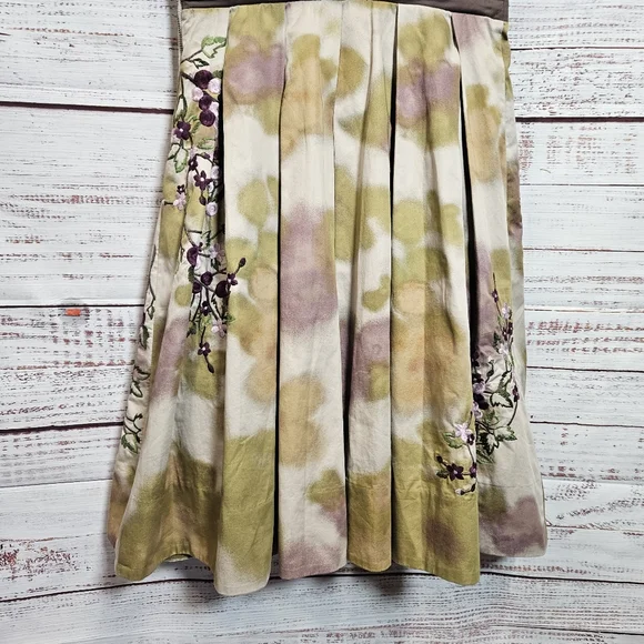 Floreat embroidered pleated dress - Picture 10 of 15